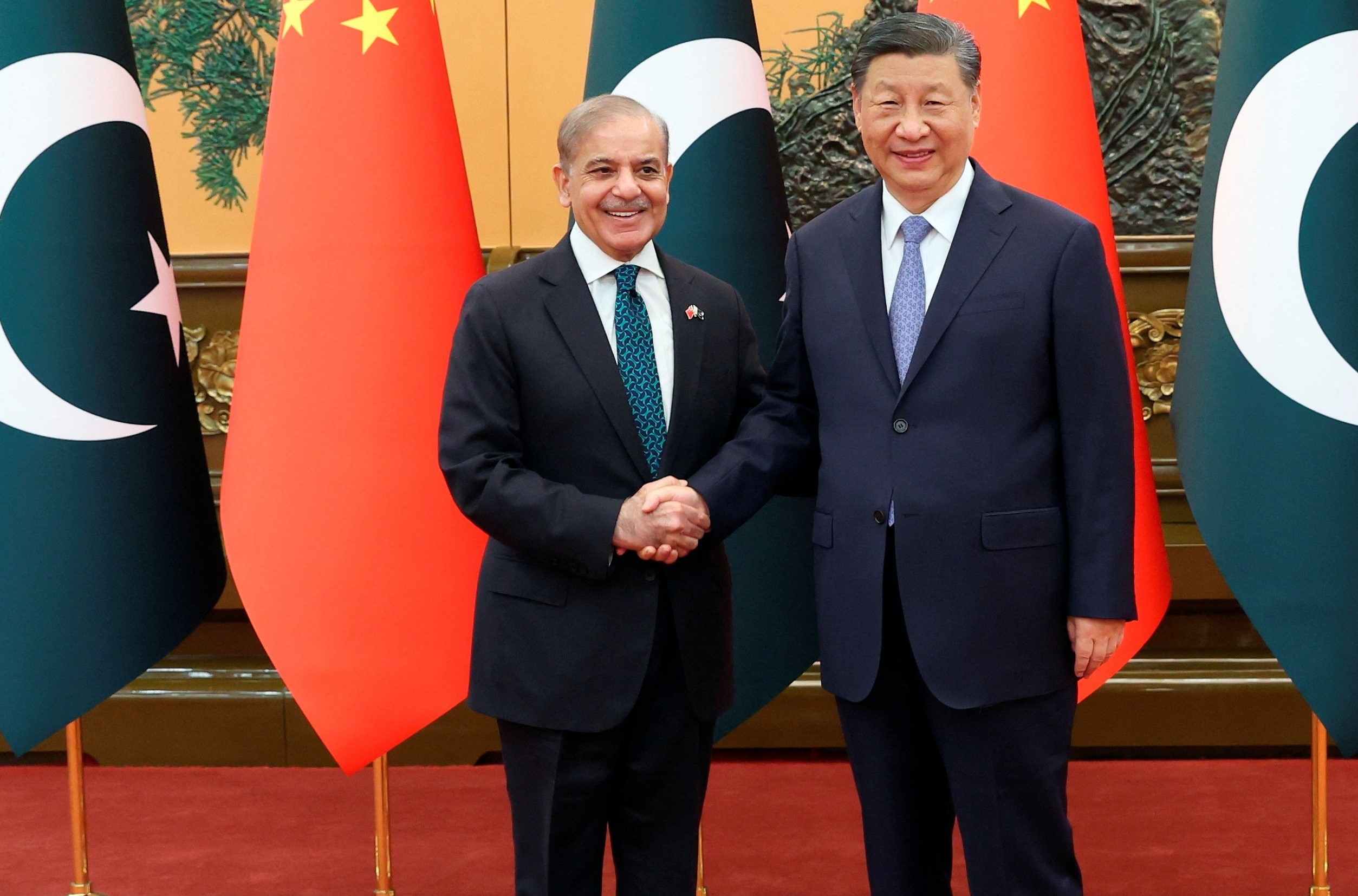 Prime Minister Launches Second Phase of CPEC, Invites Chinese Investors to Pakistan